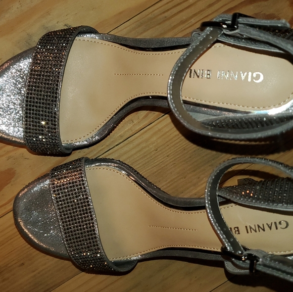 COPY - GIANNI BINI, 7M, SILVER SPARKLES, PERFECT FOR A WEDDING, STRAPPY ANKLE H… - Picture 4 of 4
